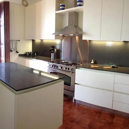 Villino San Remigio 4 Bedrooms 9 Pax Βίλα